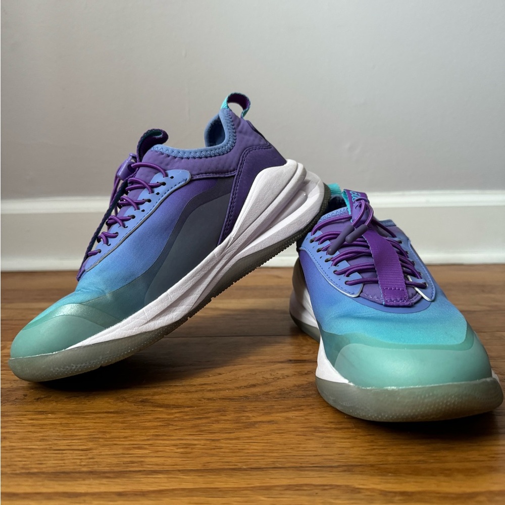 CLOVE nursing work sneakers limited edition color AEROS AURORA
